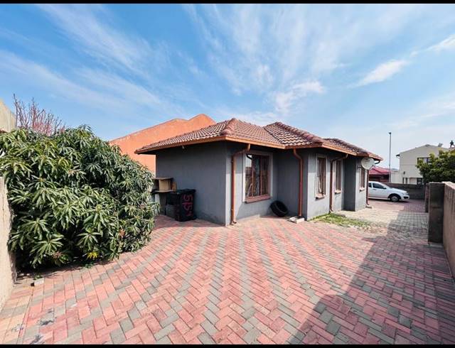 3 BEDROOM HOUSE FOR SALE IN BIRCH ACRES